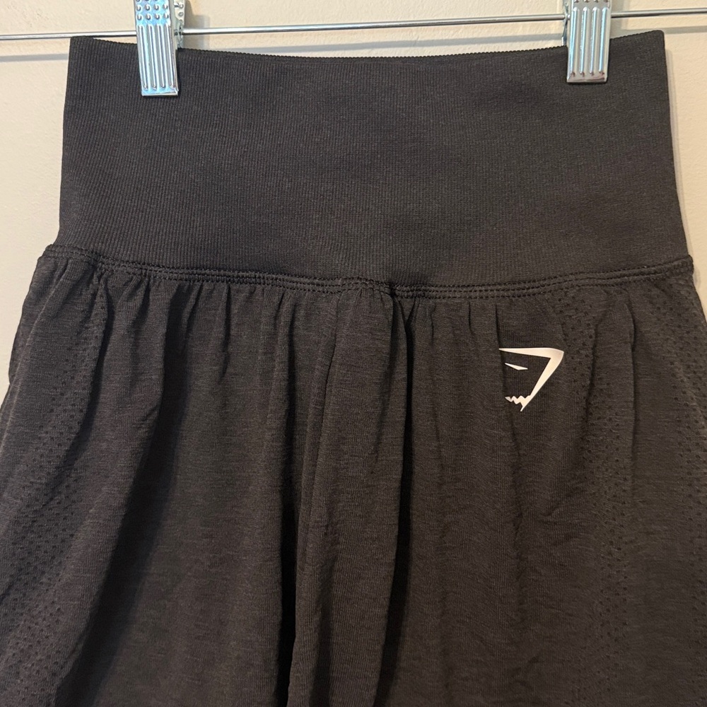 Gymshark Women's Black Loose Shorts With liner, Size Small - Picture 7 of 8